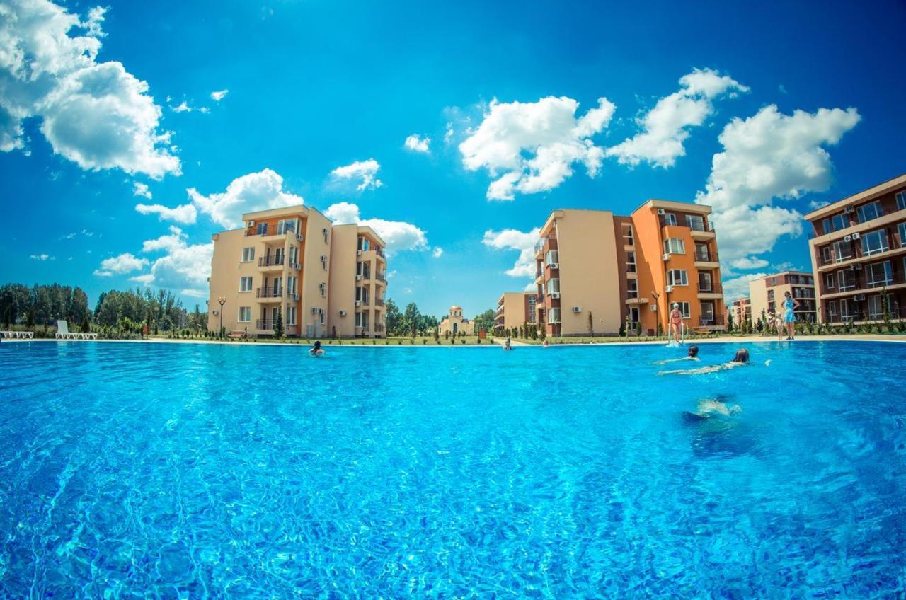 Holiday Fort Golf Club - Premium Apartments Pantai Sunny Luaran gambar